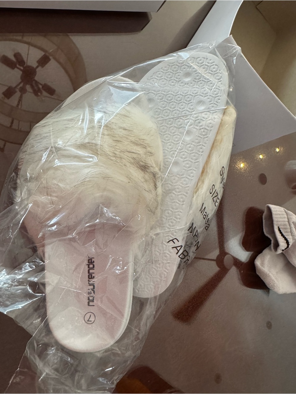 Nib no surrender slides faux fur white 7